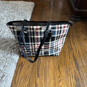 Beautiful patent leather bag. Big. Great condition